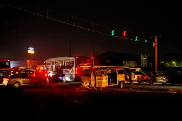 Awaria autobusu w Czaplinku. Olej na jezdni, utrudnienia na skrzyżowaniu Wałeckiej i Poznańskiej