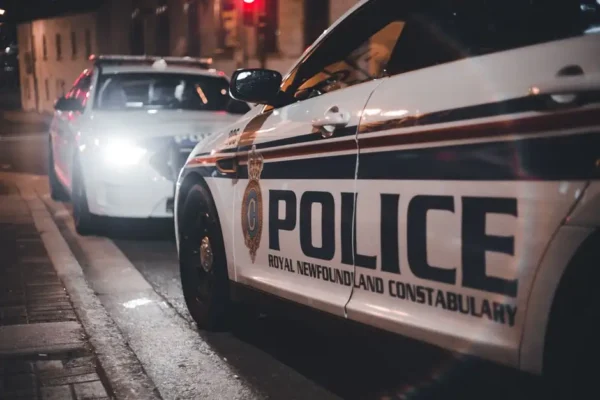 Czujność po służbie: komendant rozpoznał utracone auto, policjanci zatrzymali kierowcę
