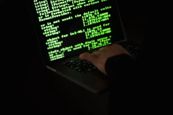 Cyberprzestępczość w Polsce: setki zatrzymań i miliony zabezpieczonego mienia w 2026 roku