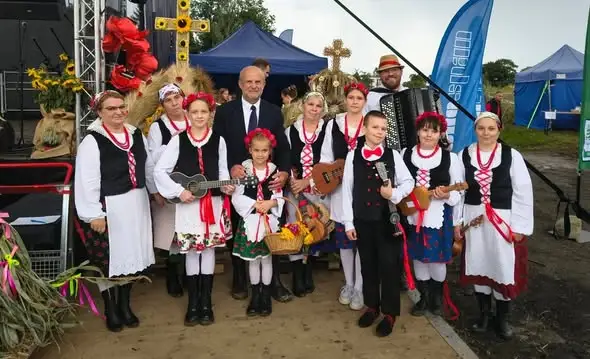 Sukces Gminy Szczecinek na Dożynkach Powiatowych. Sikoreczki ze Starego Wierzchowa z nagrodą