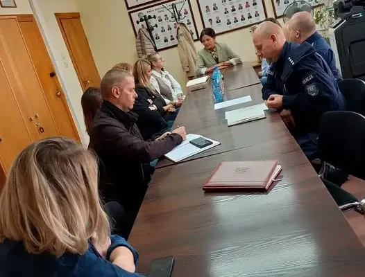 Złocieniec zaostrza bezpieczeństwo w szkołach po niepokojących sygnałach z kraju