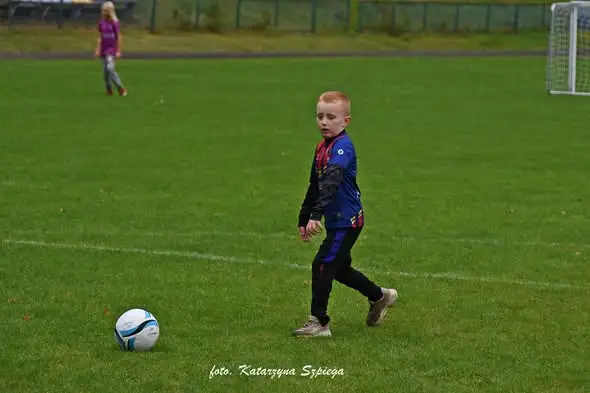 Młodzieżowe rozgrywki piłkarskie na Stadionie Miejskim w Kaliszu Pomorskim