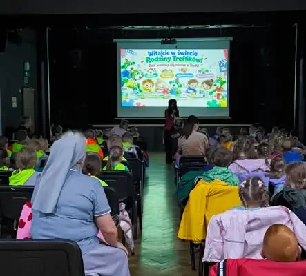 „Kino Szkoła” w Czaplinku: przedszkolaki świętowały Dzień Muzyki
