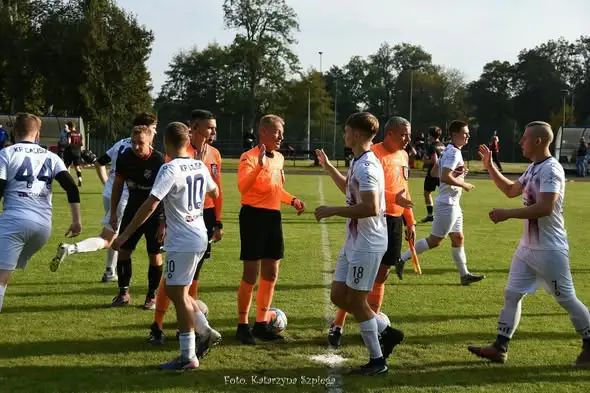 Calisia Kalisz Pomorski przegrywa z Zorzą Dobrzany 0:2 – fotorelacja z meczu