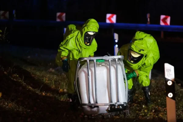 Plama ropopochodna na 6 km jezdni w Złocieńcu – akcja strażaków