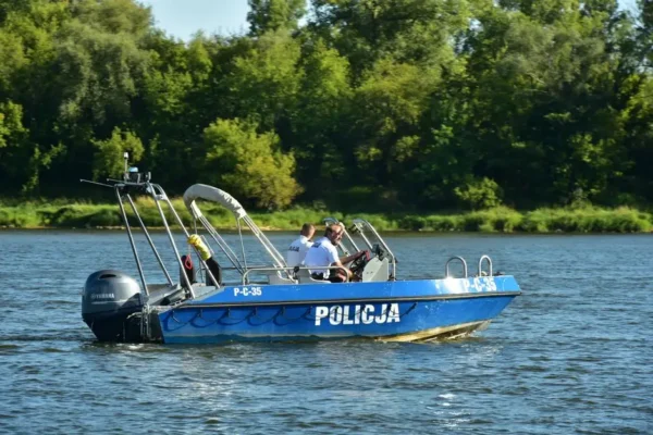 Drawscy policjanci nie zwalniają tempa. Patrole wodne trwają także jesienią