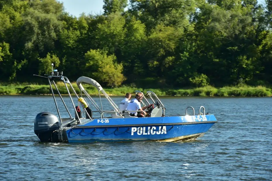 Drawscy policjanci nie zwalniają tempa. Patrole wodne trwają także jesienią